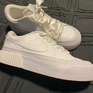 Women’s Nike Court Platform